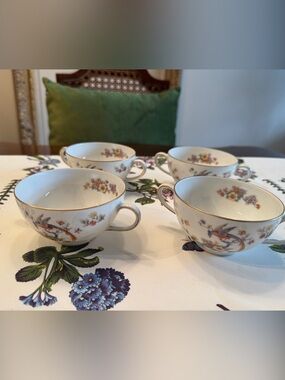 BAVARIA Porcelain Floral Tea Cups with Gold Trim - White